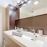 Private Garden Pool & Tennis 15 Min Walk To Center