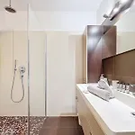 Апартаменты Private Garden Pool & Tennis 15 Min Walk To Center *