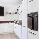 Апартаменты Private Garden Pool & Tennis 15 Min Walk To Center