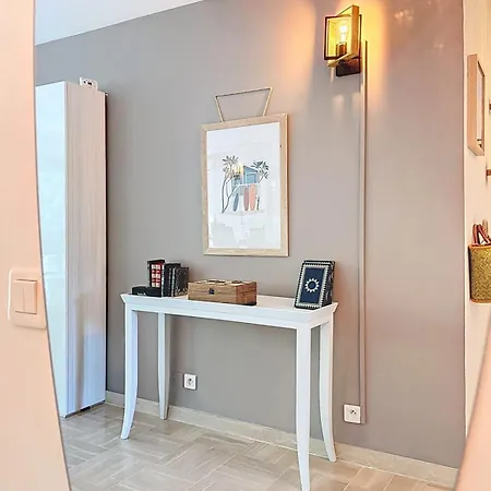 Private Garden Pool & Tennis 15 Min Walk To Center