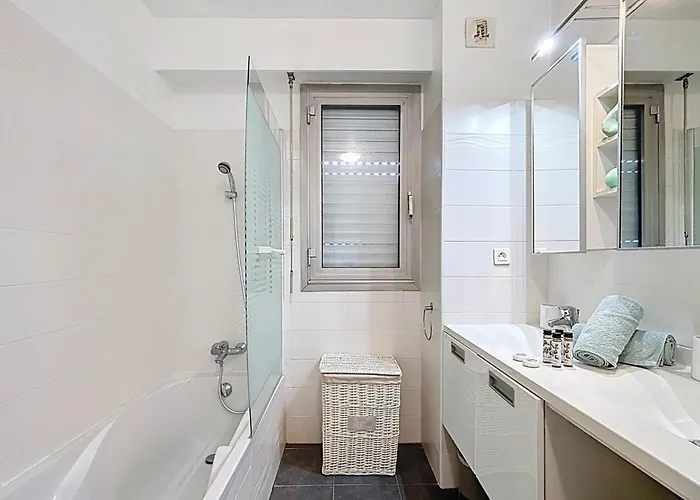 Private Garden Pool & Tennis 15 Min Walk To Antibes Center דירה *