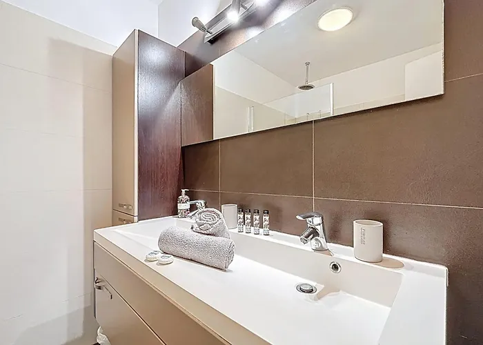 Private Garden Pool & Tennis 15 Min Walk To Antibes Center